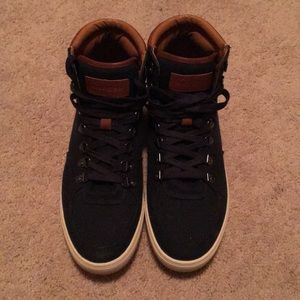 Tommy Hilfiger size 10.5